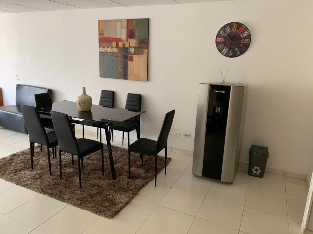 E2 Comodo Y Amplio Apartamento En Laureles Estadio 120 Mts2 Medellín Kültér fotó
