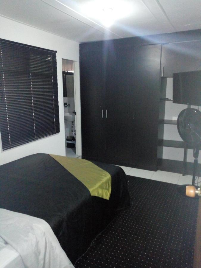 E2 Comodo Y Amplio Apartamento En Laureles Estadio 120 Mts2 Medellín Kültér fotó